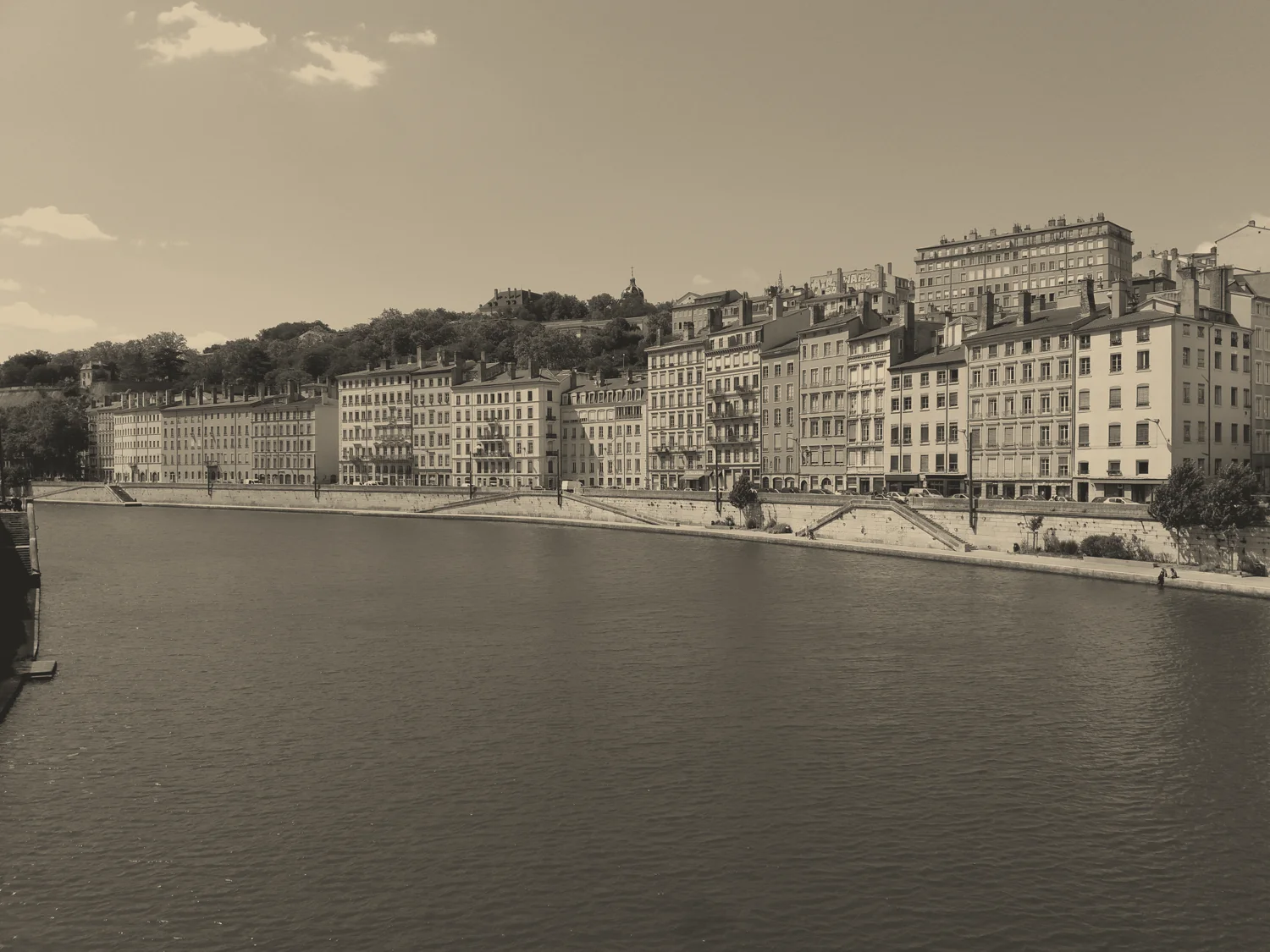 Quai Saint-Vincent and the Saône river, seen from the footbridge